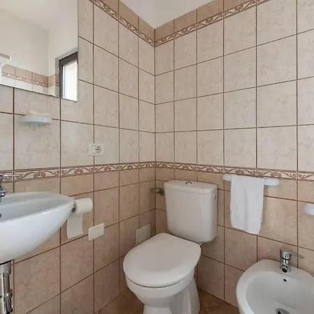 Amazing Detached For 8 Guests Near Stintino