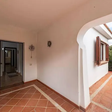 Amazing Detached For 8 Guests Near Stintino *