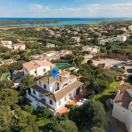 Amazing Detached For 8 Guests Near Stintino