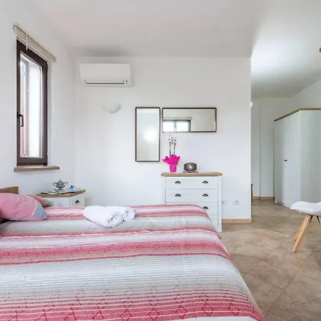 Amazing Detached For 8 Guests Near Stintino Villa