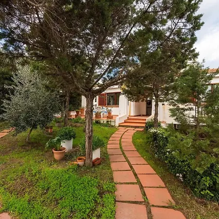 Amazing Detached For 8 Guests Near Stintino